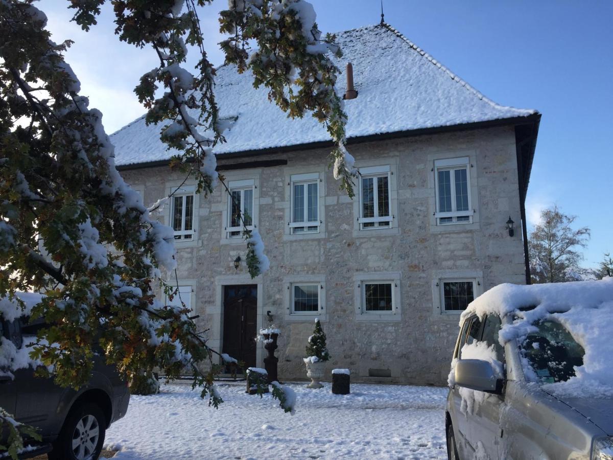 לינה וארוחת בוקר Les Avenières Domaine Du Manoir מראה חיצוני תמונה